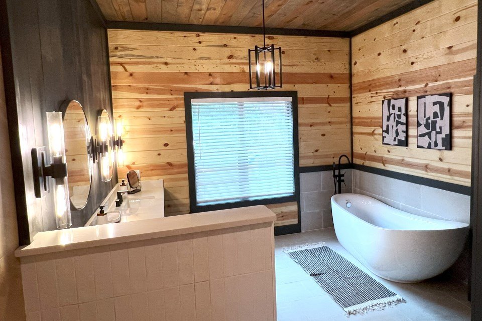 05 - Rustic Point - Lower Bathroom