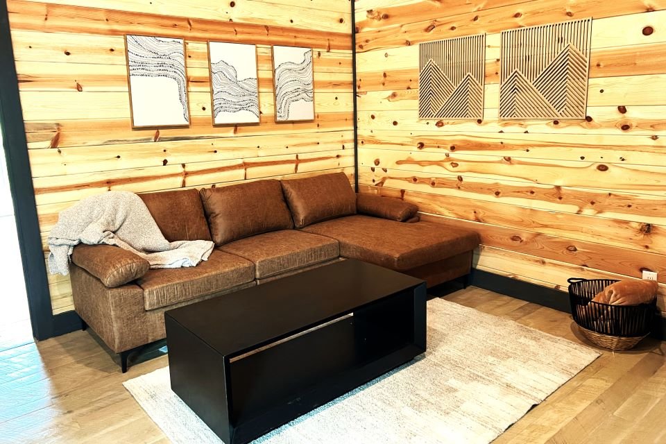 08 - Rustic Point - Game Room