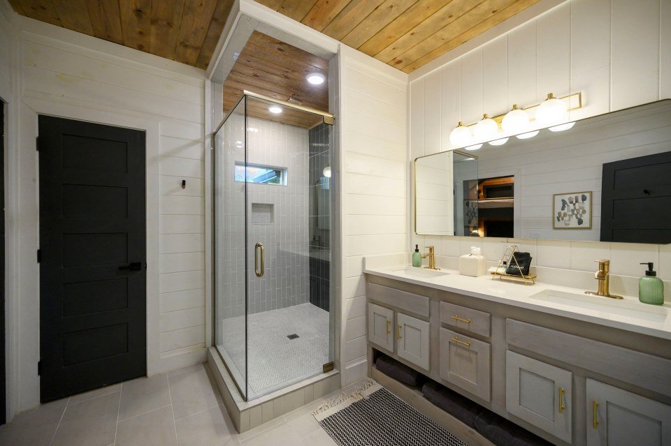 Rustic Point Cabin
