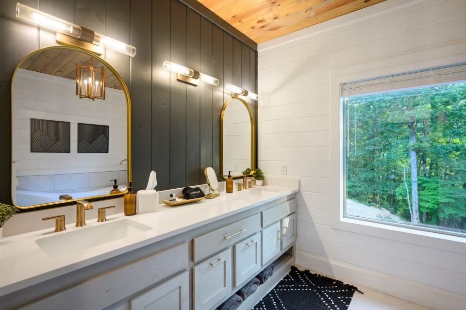 Rustic Point Cabin