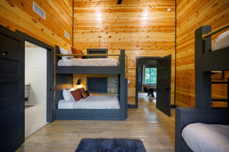 Rustic Point Cabin - Bunk Room (3)