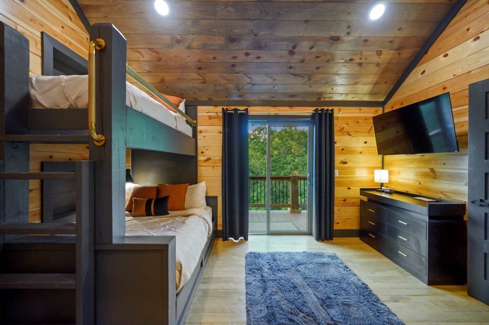 Rustic Point Cabin
