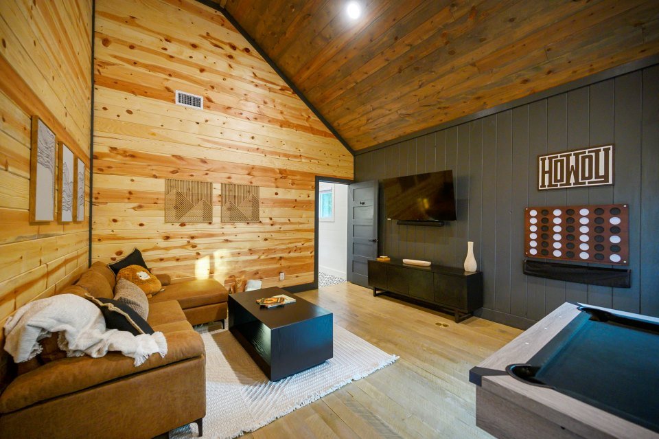 Rustic Point Cabin