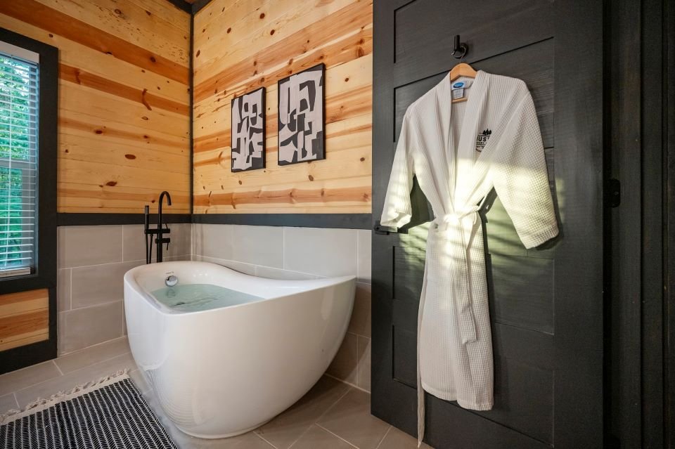Rustic Point Cabin